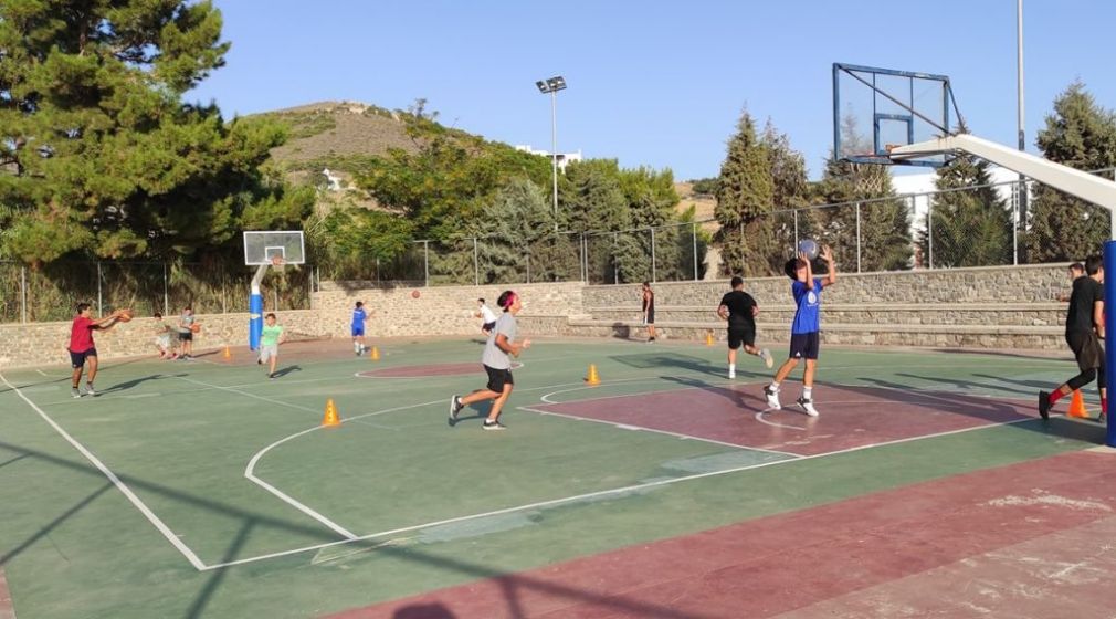 ΑΟ Πάρου: Ξεκινάνε οι ακαδημίες μπάσκετ, εγγραφές στο βόλεϊ