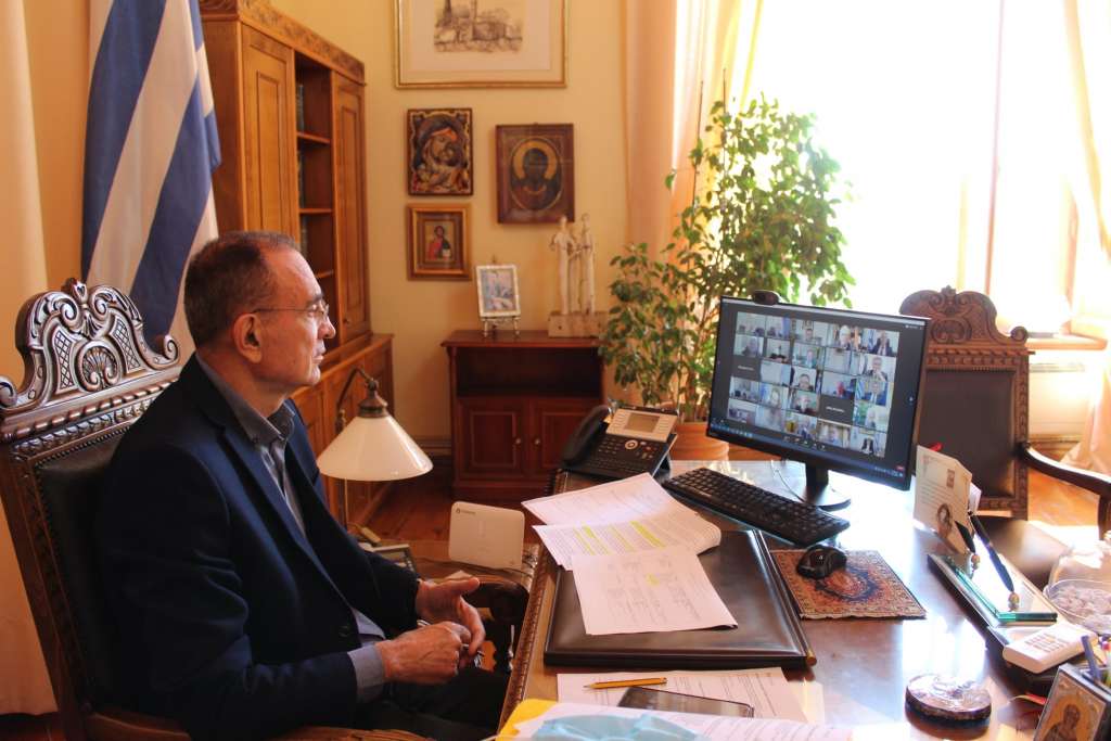 Σε τηλεδιάσκεψη με Κυριάκο Μητσοτάκη, Κικίλια, Θεμιστοκλέους, ο Δήμαρχος Σύρου Νικόλαος Λειβαδάρας