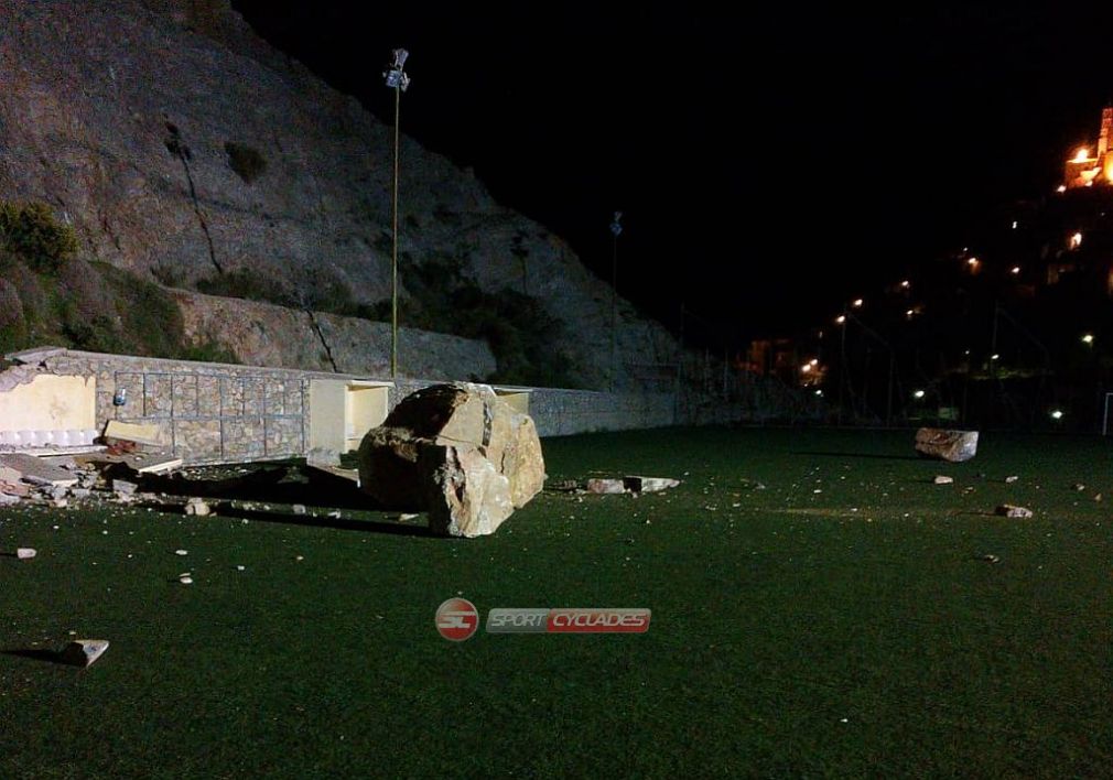 ΣΟΚ στην Άνω Σύρο: Έπεσε κομμάτι βράχου λίγο μετά τη λήξη αγώνα [pics]