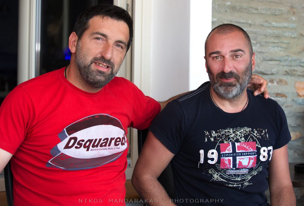 Στην φωτογραφία ο Βασίλης Γιαννακόπουλος με τον πρόεδρο του Ανδριακού Νίκο Καλογερά. Γνωστή σε όλη την τοπική κοινωνία η φιλία που έδενε τους δυο τους.