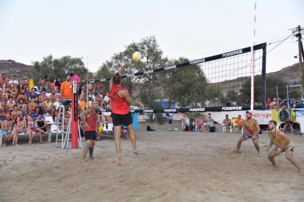 Σερβίς στο τουρνουά Beach Volley της Βάρης