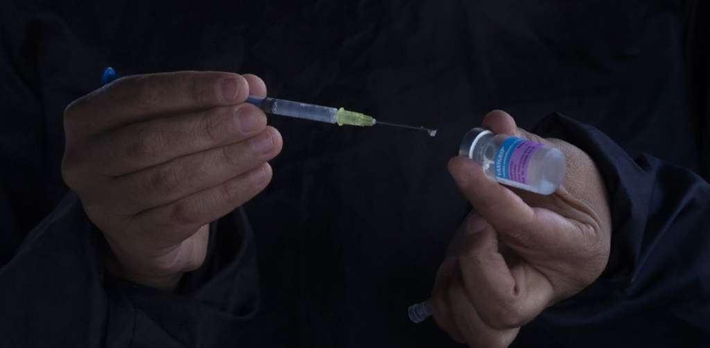 Κορονοϊός: Εμβόλιο μέχρι τον Δεκέμβριο σχεδιάζουν οι γιατροί