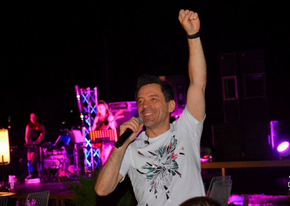 Θάνος Καλλίρης: Κέρδισε το στοίχημα του απόλυτου summer live tour μαζί με τις «γυναίκες» του