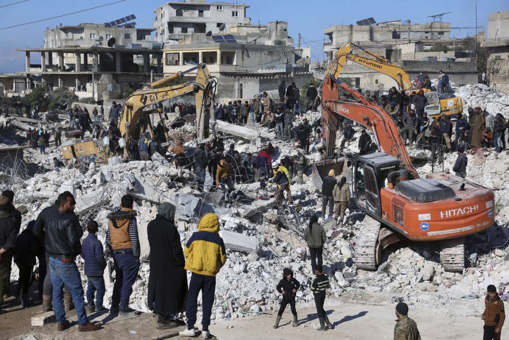 Παρατείνεται η συλλογή των ειδών ανθρωπιστικής βοήθειας για τους σεισμόπληκτους της Τουρκίας και της Συρίας από τον Δήμο Σύρου