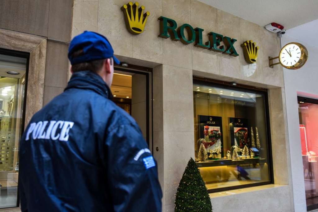 Στη φυλακή οι δύο Ιταλοί που έκλεψαν πανάκριβο Rolex στη Μύκονο