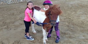 Φέρτε το παιδί σας σε επαφή με το άλογο