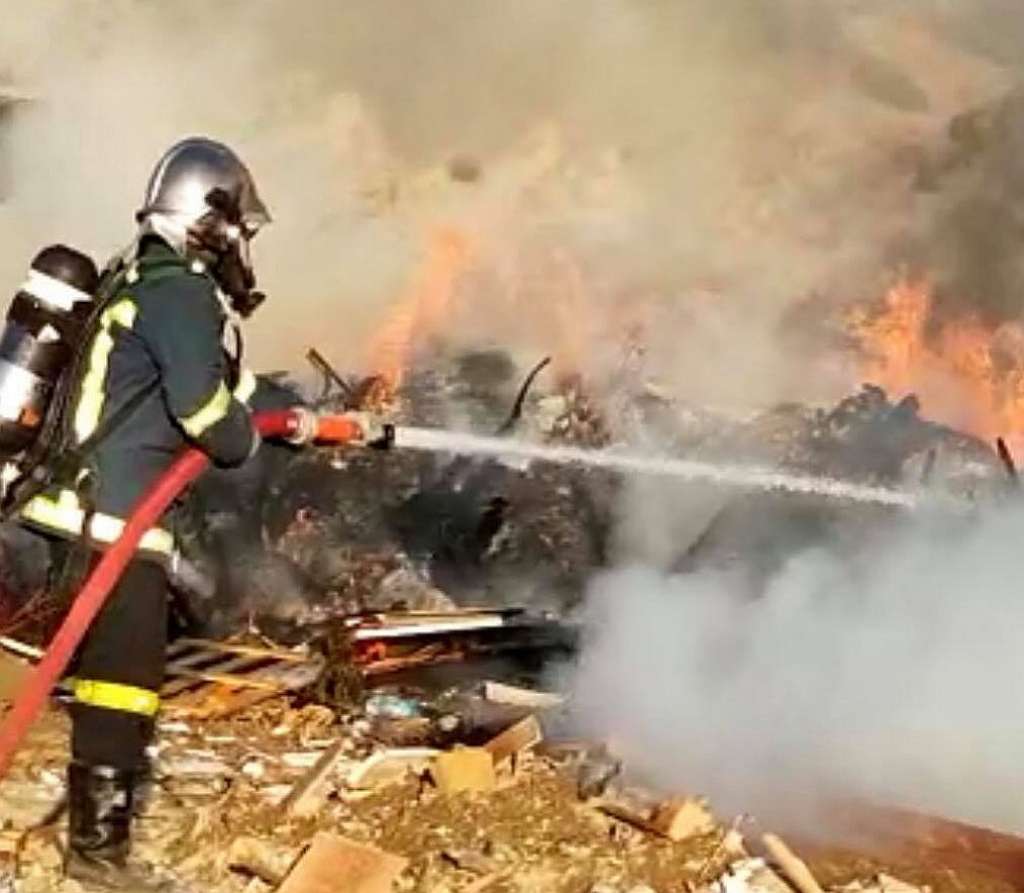 Έσβησε η φωτιά στο ΧΥΤΑ χάρη στην άμεση επέμβαση της Πυροσβεστικής και του Δήμου Μυκόνου