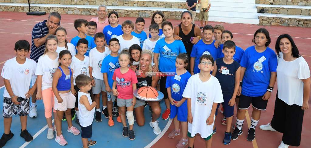 Η τούρτα έκπληξη για την Όλγα Χατζηνικολάου στο &#039;&#039;1ο Mykonos Basketball Camp&#039;&#039; (vid)