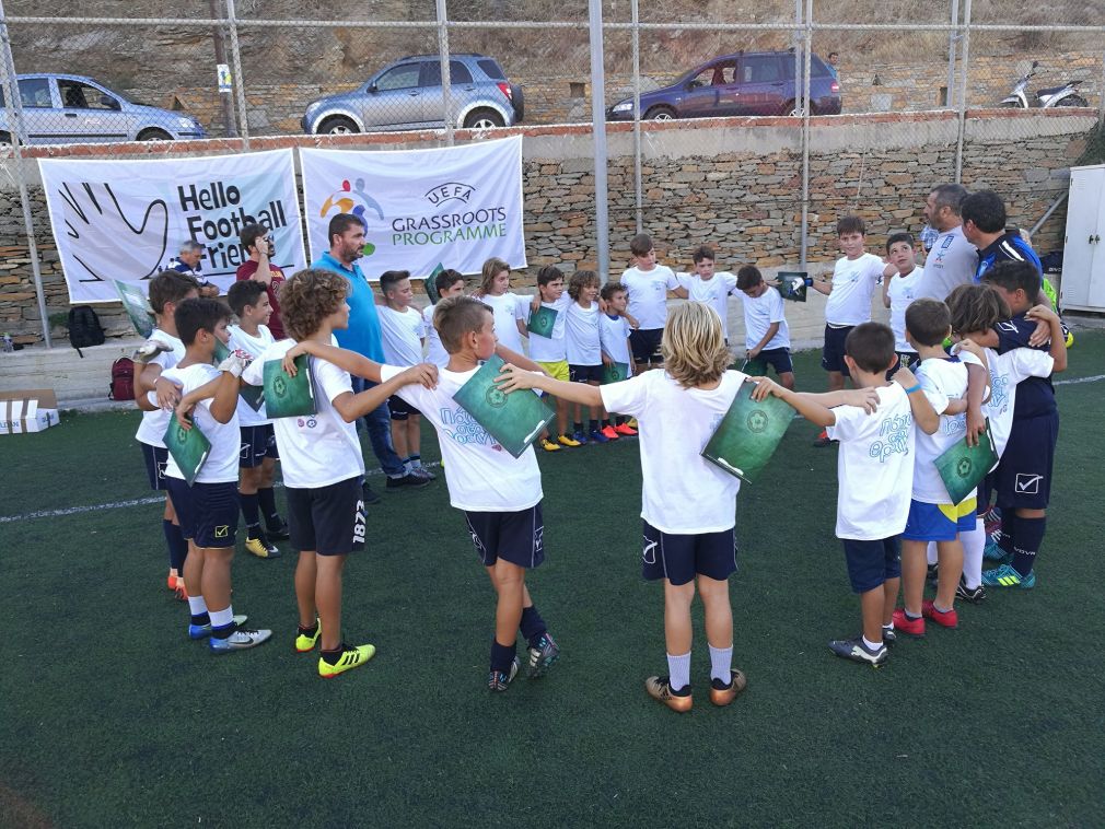 Διασκέδασαν και διδάχθηκαν στο «UEFA Grassroots Week» τα παιδιά της Κύθνου [pics-vids]