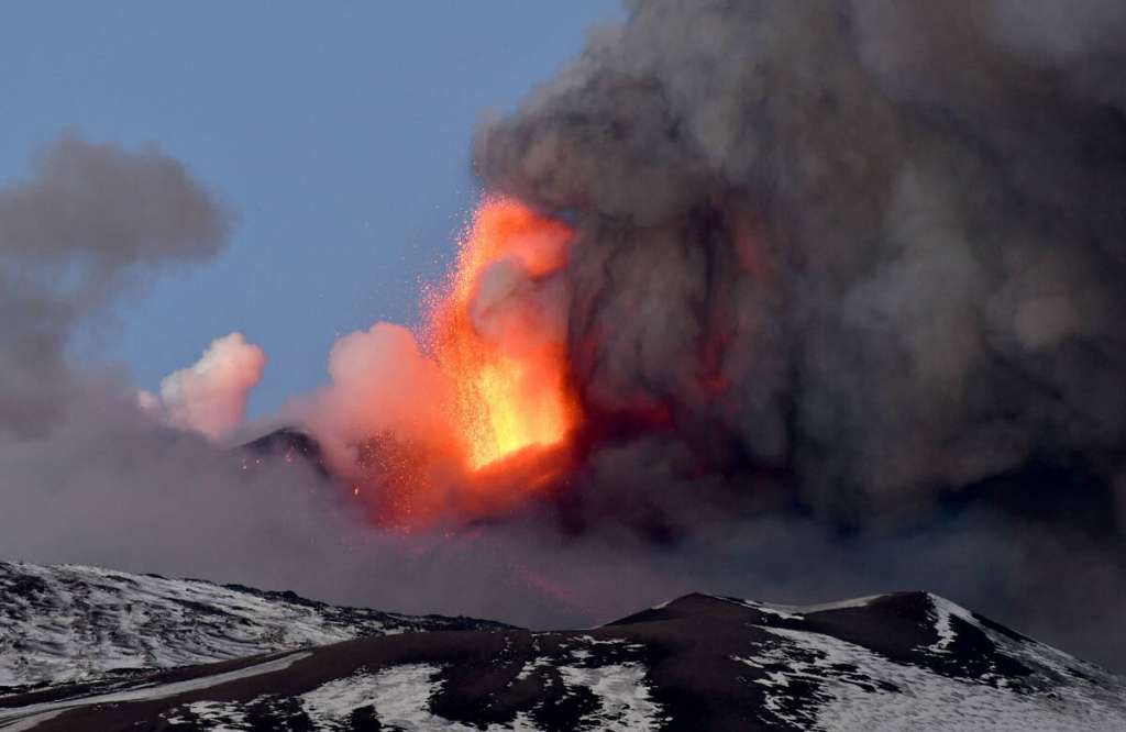 Έκρηξη στο ηφαίστειο την Αίτνας [pics-vid]
