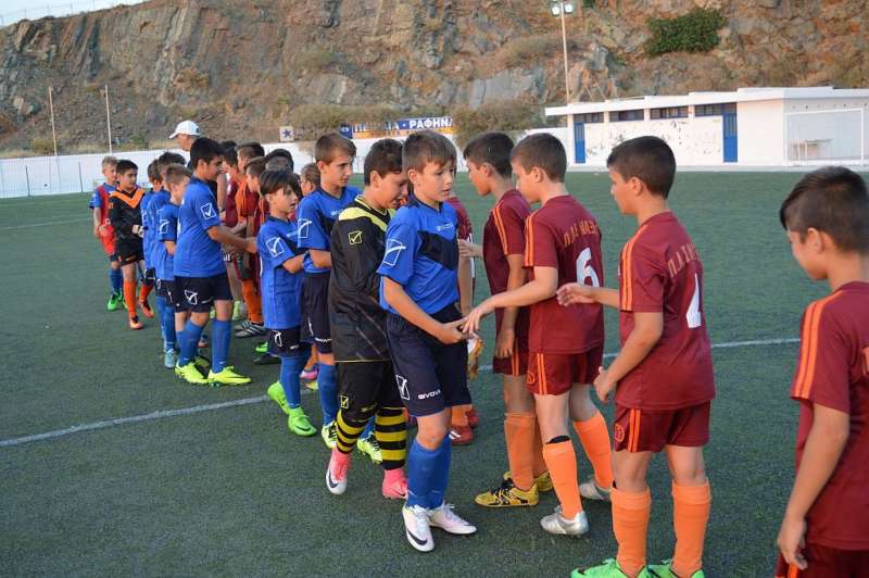 Πρότυπο ποδοσφαιρικό camp στην Τήνο